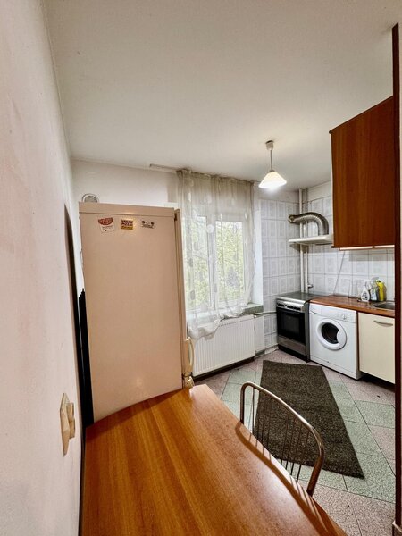 Gorjului garsoniera etaj 1/4, confort 1 sporit, 39mp